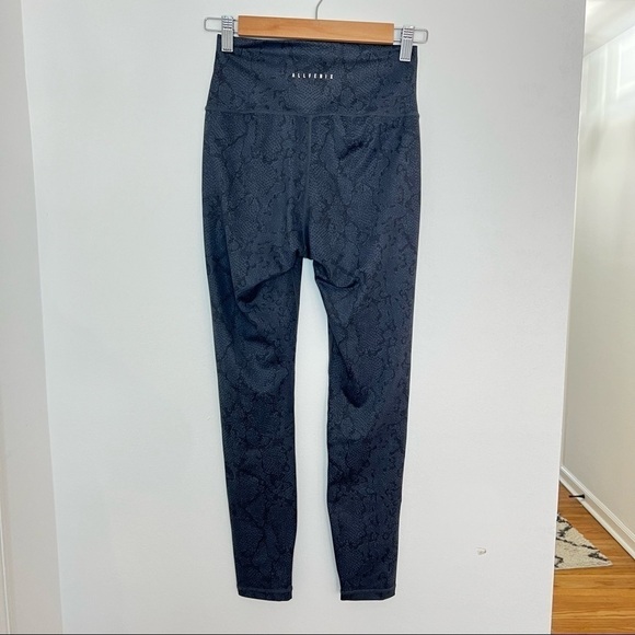 ALL FENIX Python Charcoal 7/8 Legging - Picture 5 of 7